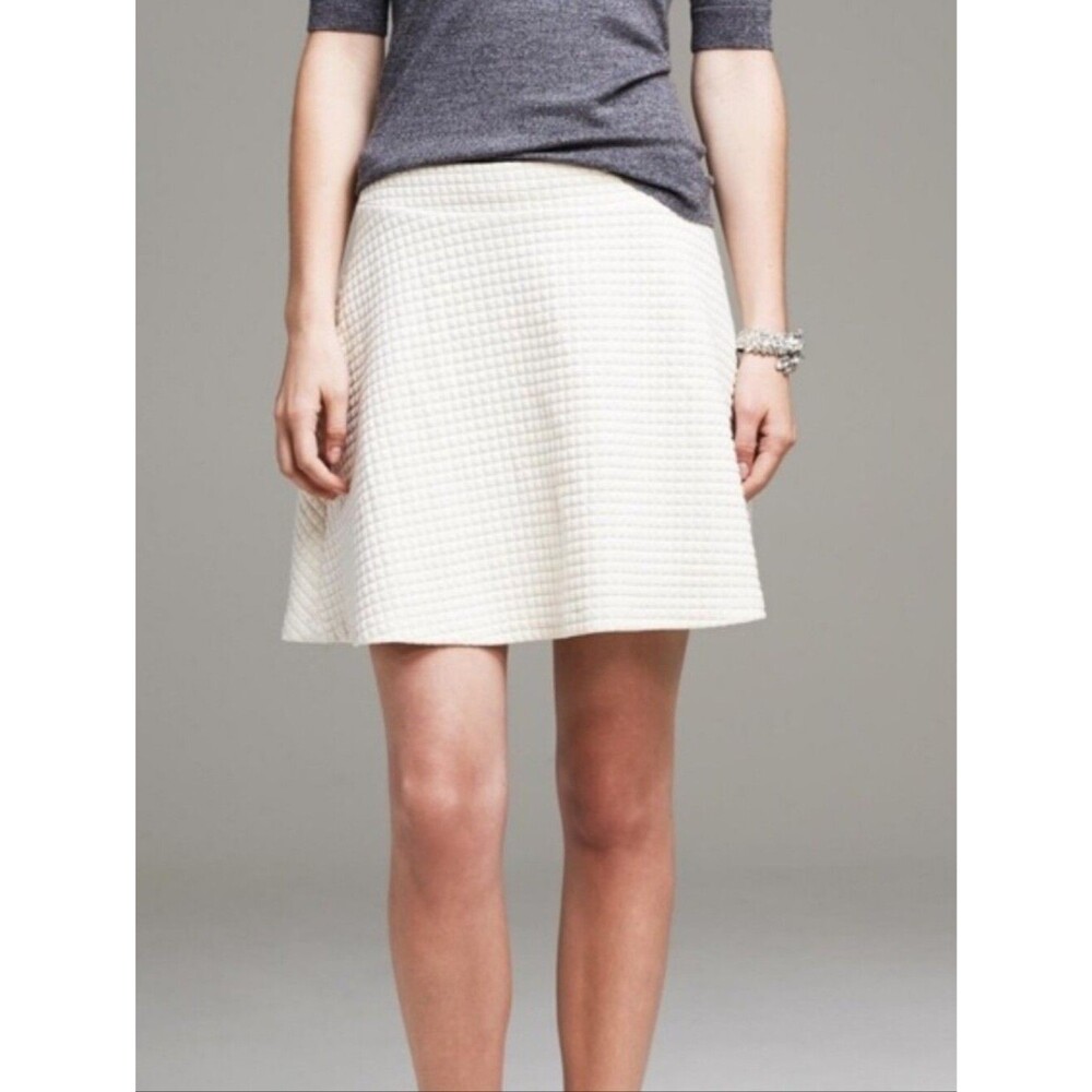 Banana Republic Quilted Cream A-Line Skirt - Size 2 Womens - Skater Twirl